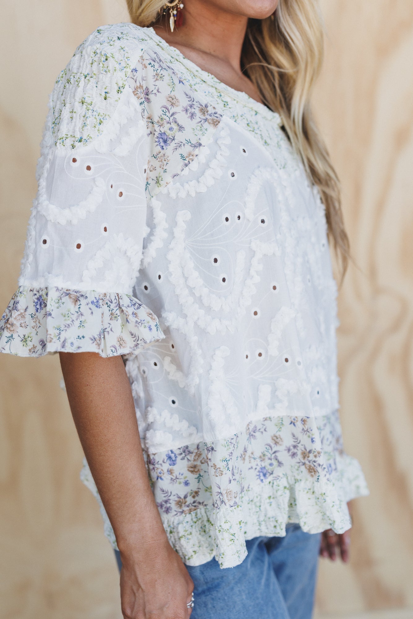 Daisy Glow Floral Textured Top - Off White