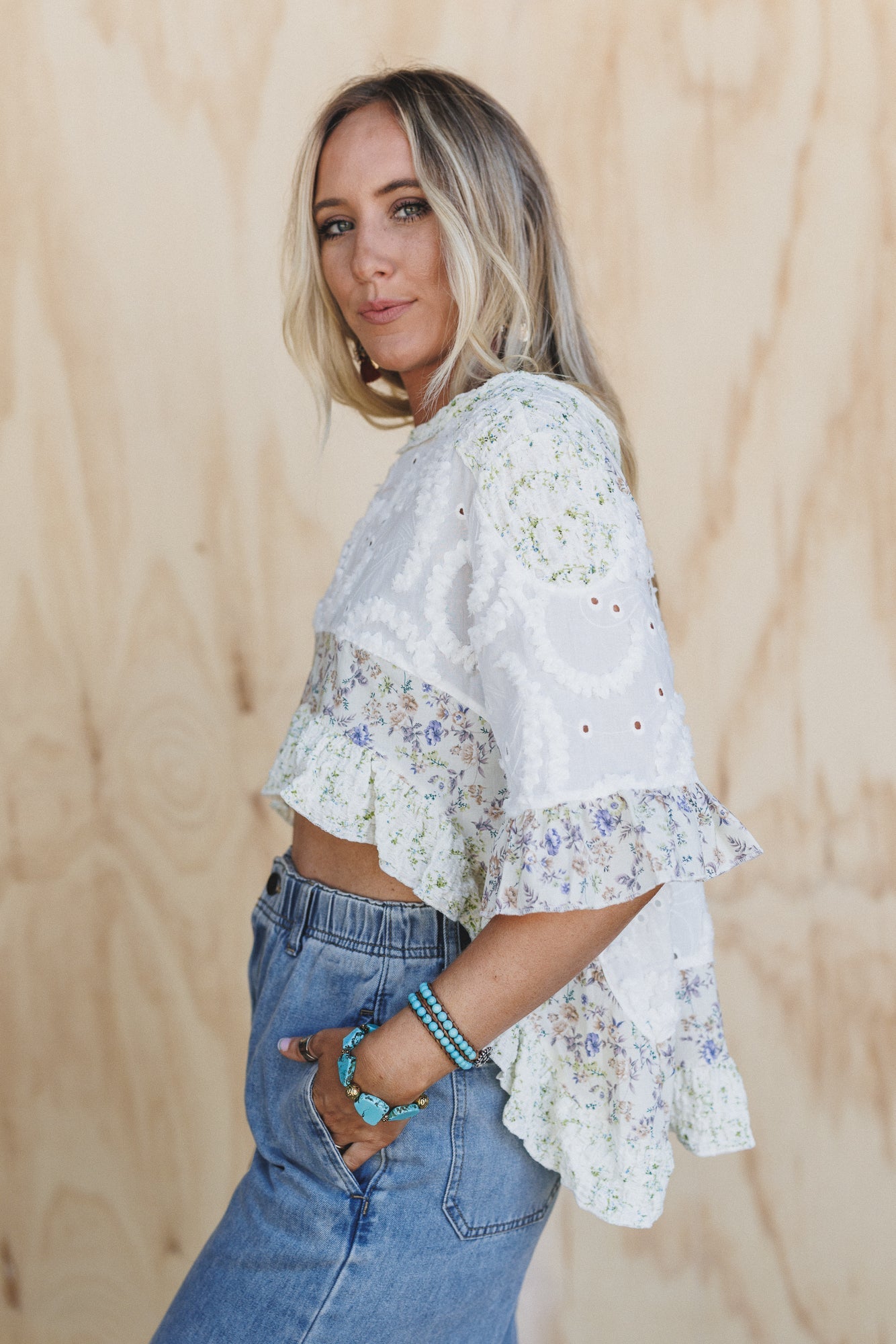 Daisy Glow Floral Textured Top - Off White