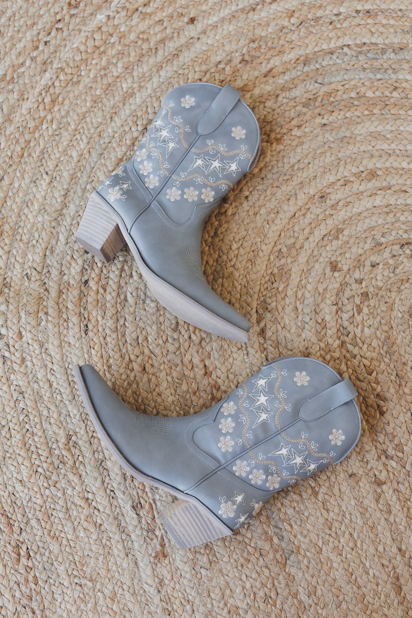 Cassy Embroidered Boots - Gray