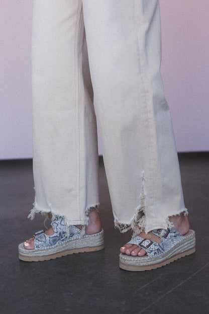 Aero Distressed Jeans - Beige