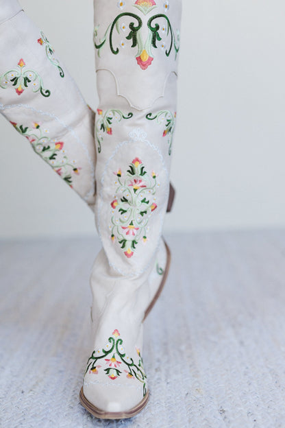Cowgirl Bloom Embroidered Boots - Cream
