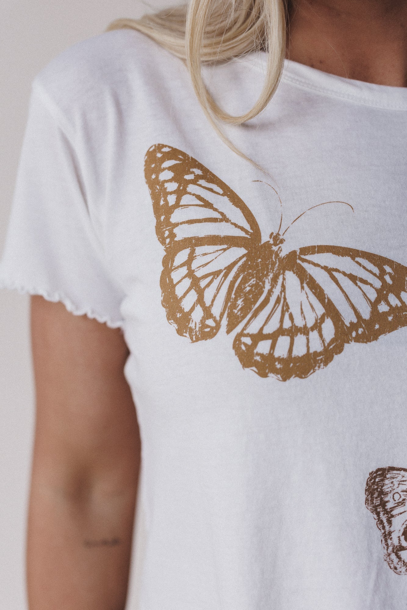 Bestie Butterfly Graphic Tee - Ivory