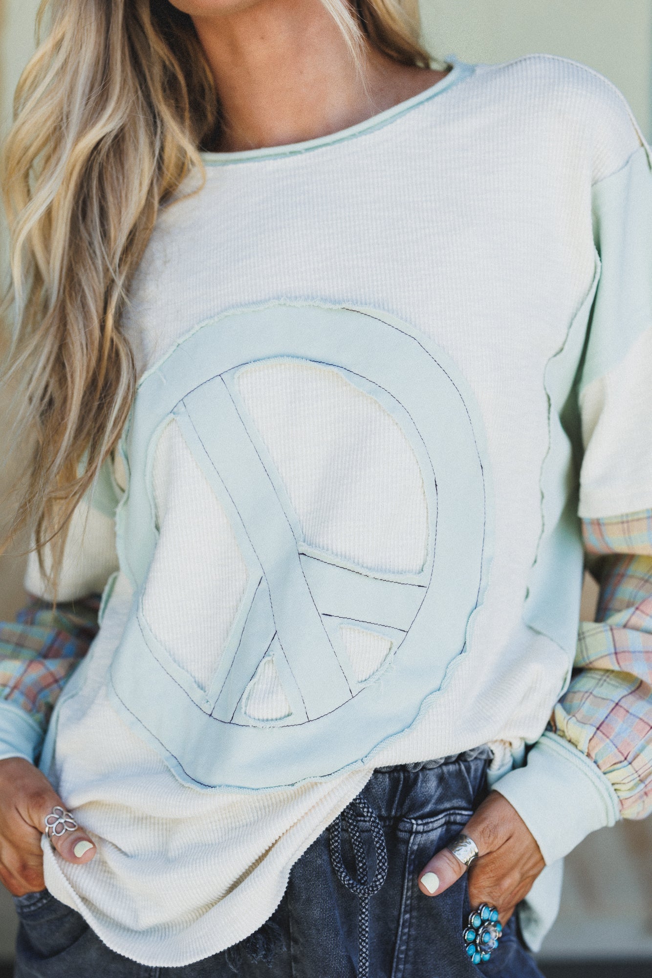 Patch Your Soul Peace Top - Oatmeal