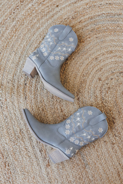 Cassy Embroidered Boots - Gray