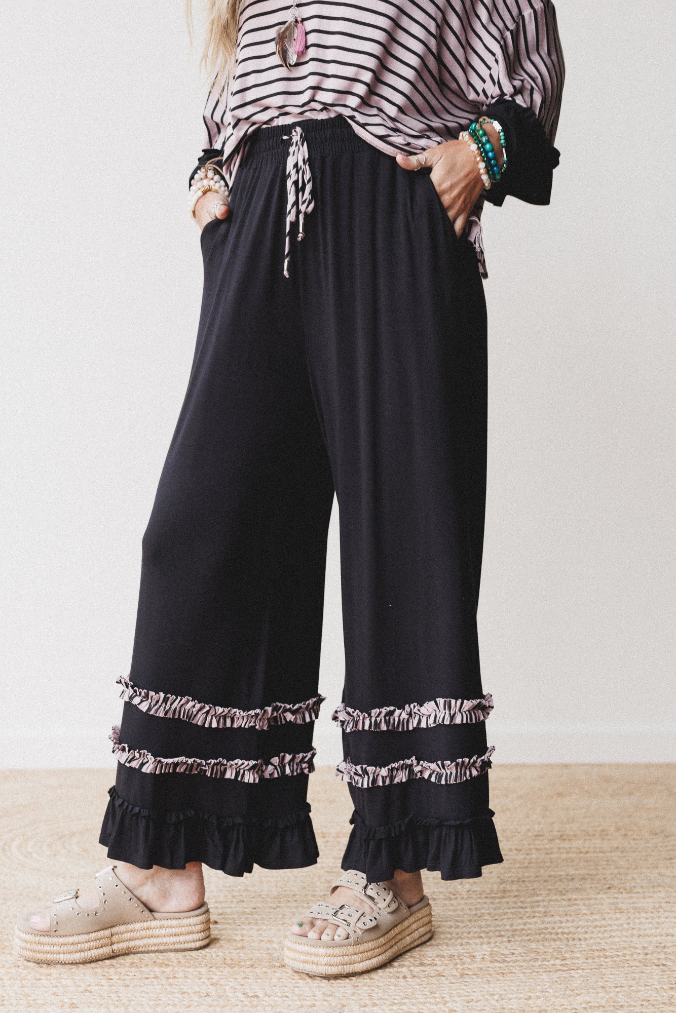 The Nest Time To Be Set - Mocha Black