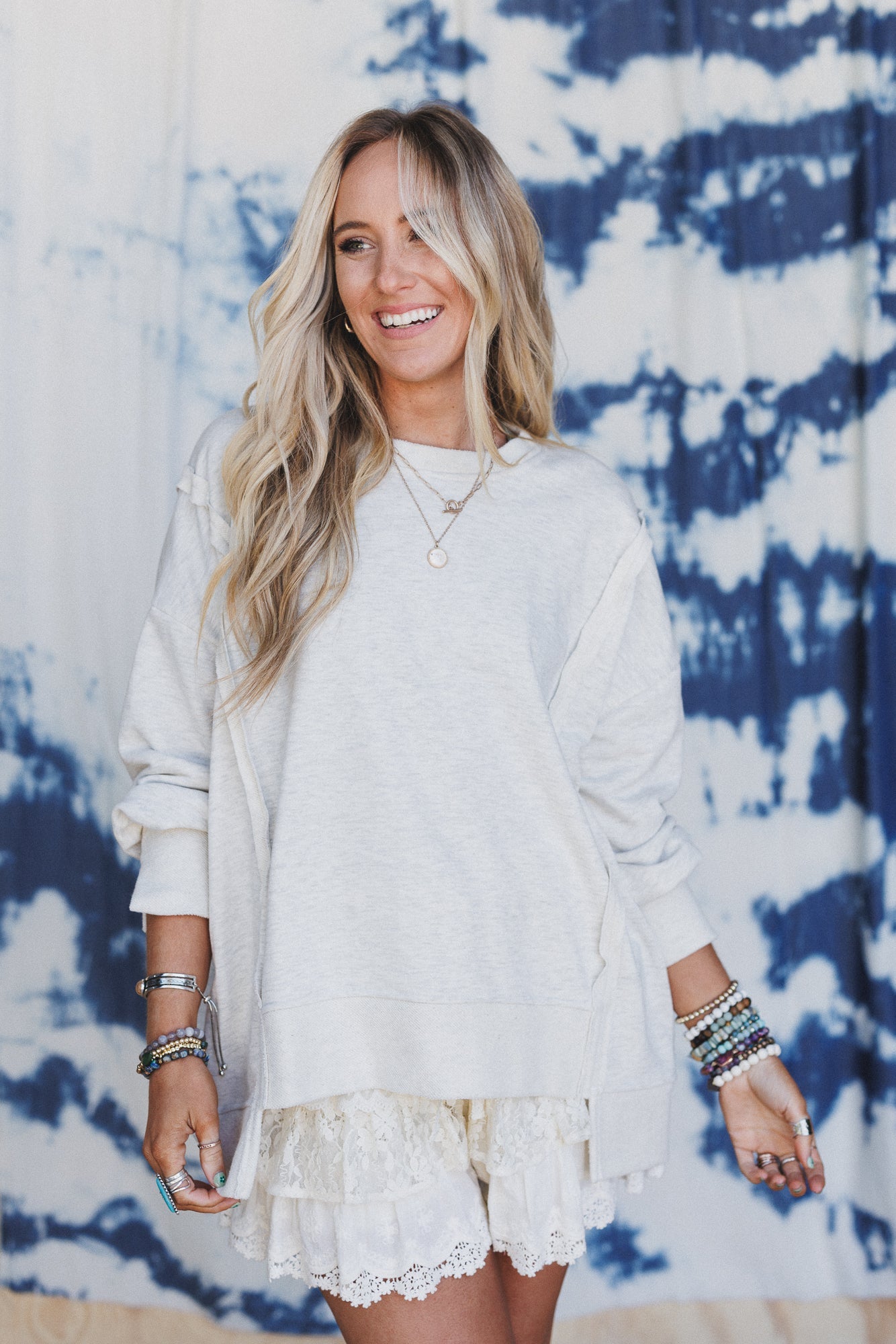 The Nest Chasing Comfort Pullover - Light Grey