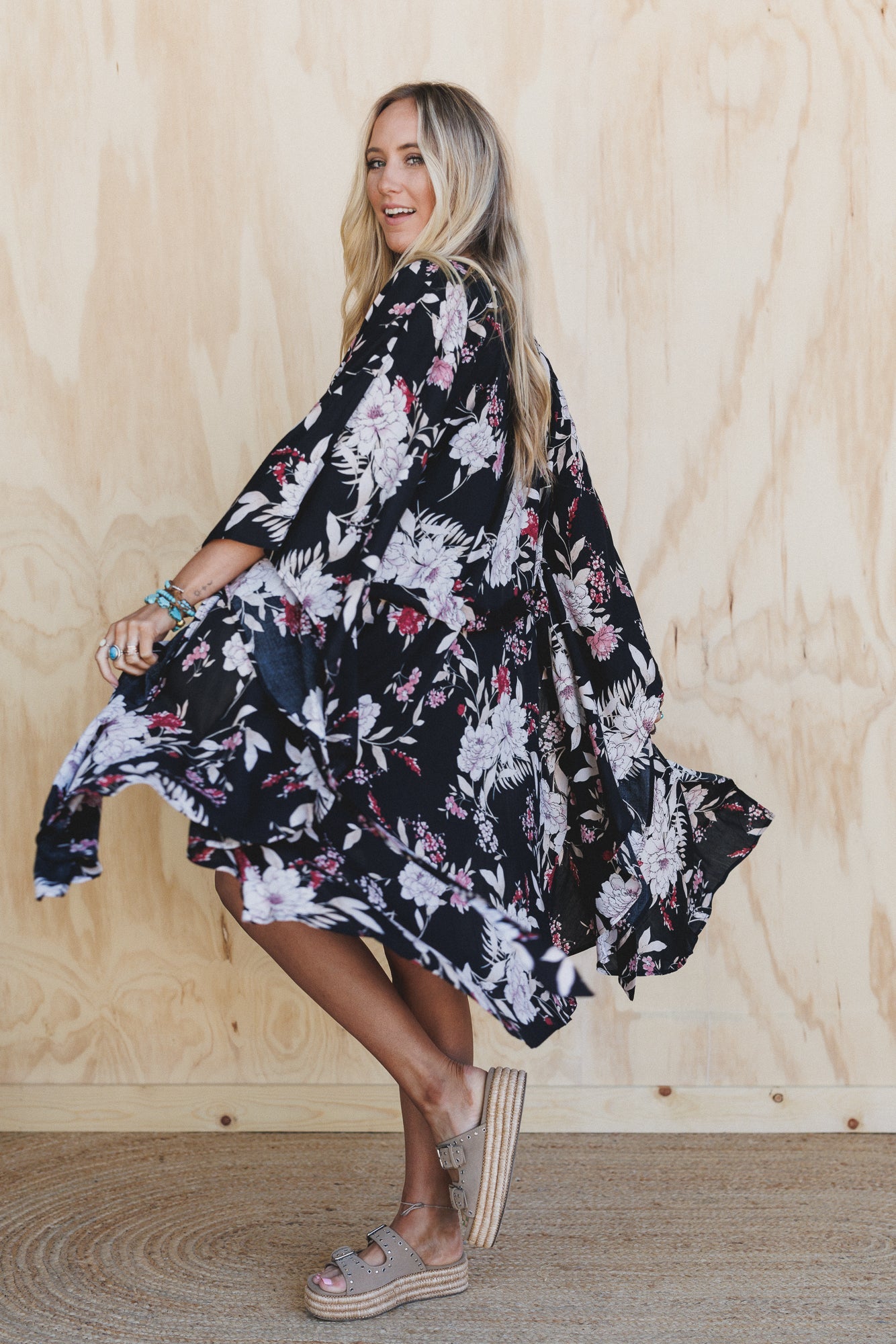 Free Flowin' Butterfly Sleeve Kimono - Black